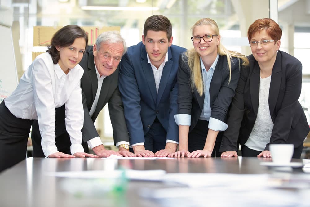 F Teamarbeit 3 neu (jpg) | Motiv © Robert Kneschke - Fotolia.com | © Fotolia.com, Juni 2016