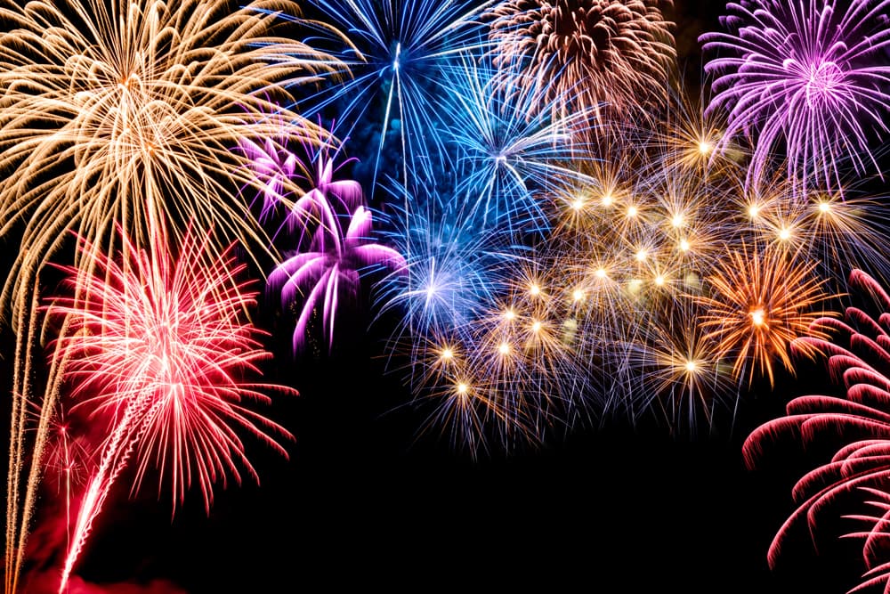 F Feuerwerk 2 neu (jpg) | Motiv © Smileus - Fotolia.com | © Fotolia.com, Dezember 2014