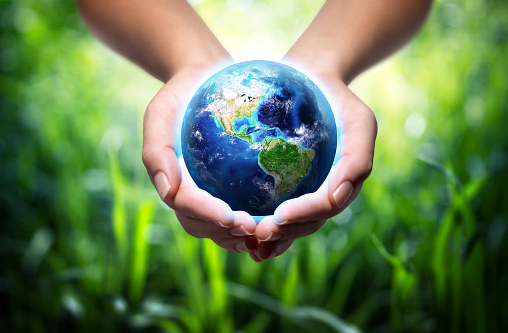 Nachhaltigkeits-Omnibus: Verabschiedung durch Rat | Motiv © RFsole - Fotolia.com | © Fotolia.com, Mai 2014 F Erde Hand Hände Globus neu (jpg) | Motiv © RFsole - Fotolia.com | © Fotolia.com, Mai 2014