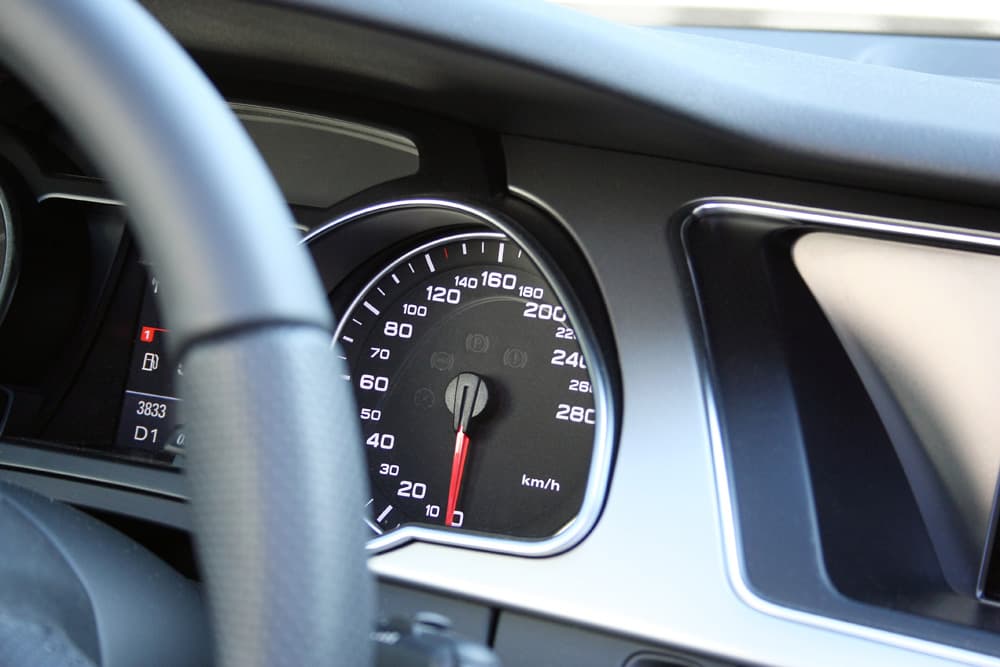 Tachoanzeige eines Autos | Motiv © Stauke - Fotolia.com | © Fotolia.com, Mai 2014