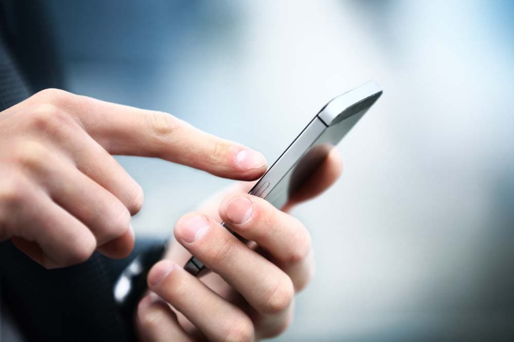 F Smartphone 2 neu (jpg) | Motiv © Tanusha - Fotolia.com | © Fotolia.com, Juni 2016