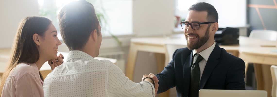 A Header Finanzen und Versicherungen 1 (jpg) | Motiv ©fizkes - stock.adobe.com | © stock.adobe.com, September 2020