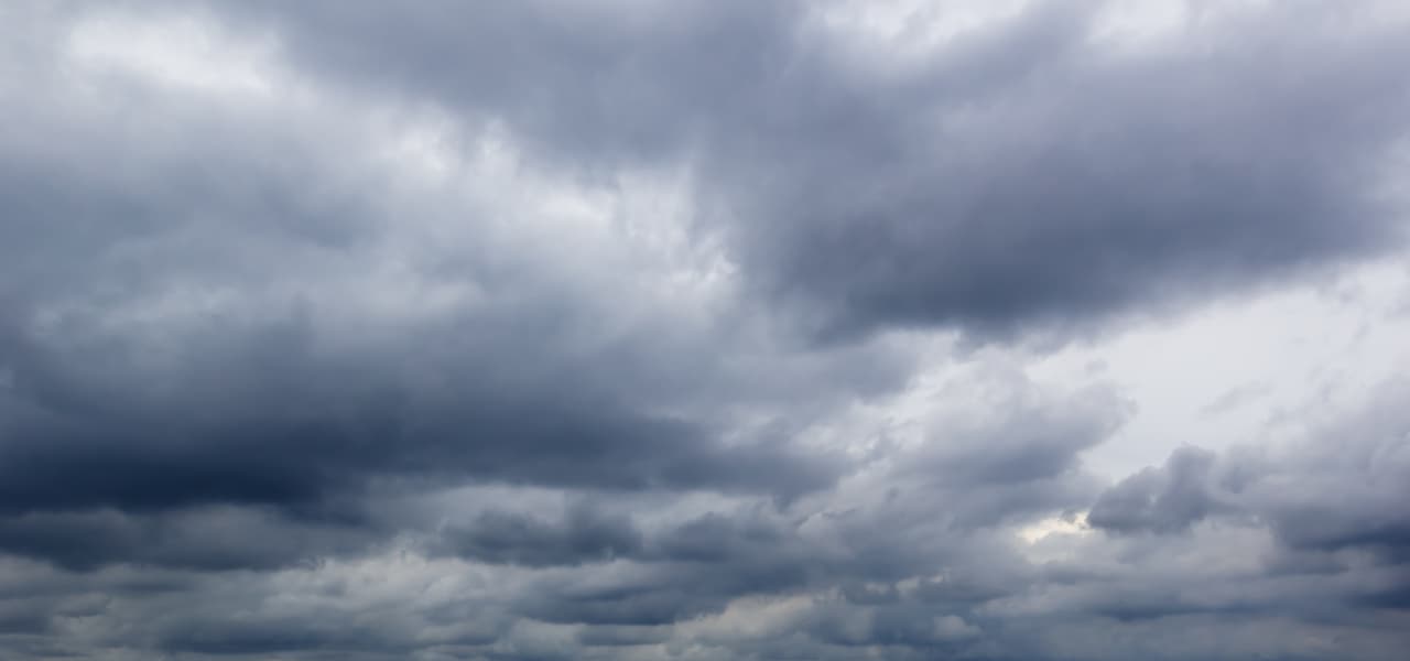Wolken ziehen auf. Das Wetter wird schlechter. | Motiv @death_rip-stock.adobe.com | © stock.adobe.com, September 2024