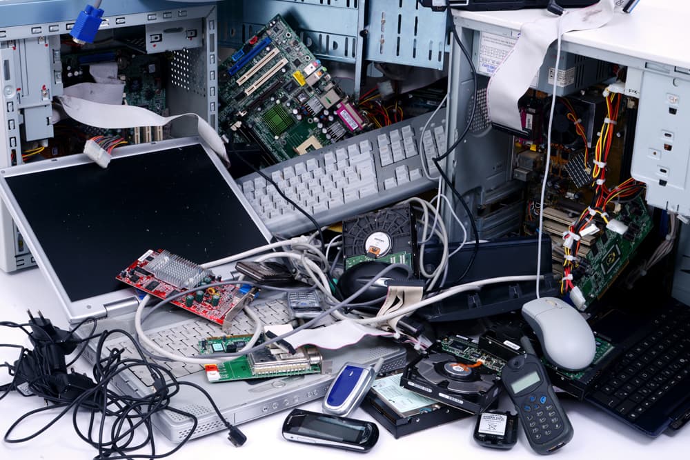 Elektroschrott F neu (jpg) | Motiv ©mekcar - Fotolia.com | © mekar, August 2015 Elektroschrott F neu (jpg) | Motiv ©mekcar - Fotolia.com | © mekar, August 2015