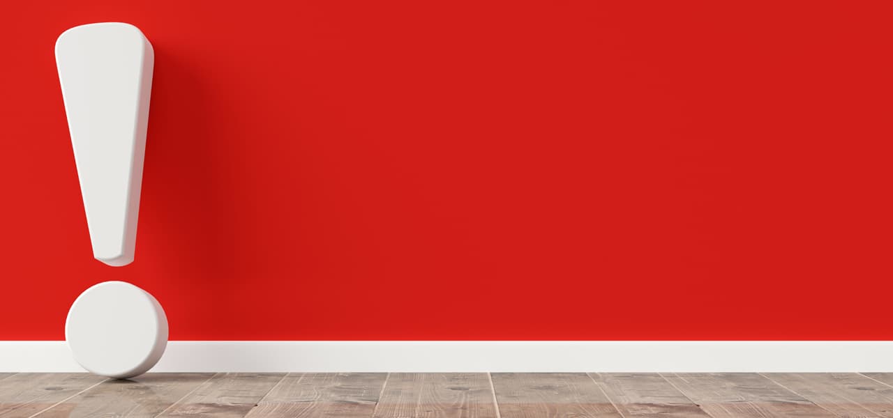 A Header Ausrufezeichen 1 (jpg) | Motiv ©Shawn Hempel - stock.adobe.com | © stock.adobe.com, Dezember 2020 Weißes Ausrufezeichen vor rotem Hintergrund. | Motiv ©Shawn Hempel - stock.adobe.com | © stock.adobe.com, Dezember 2020
