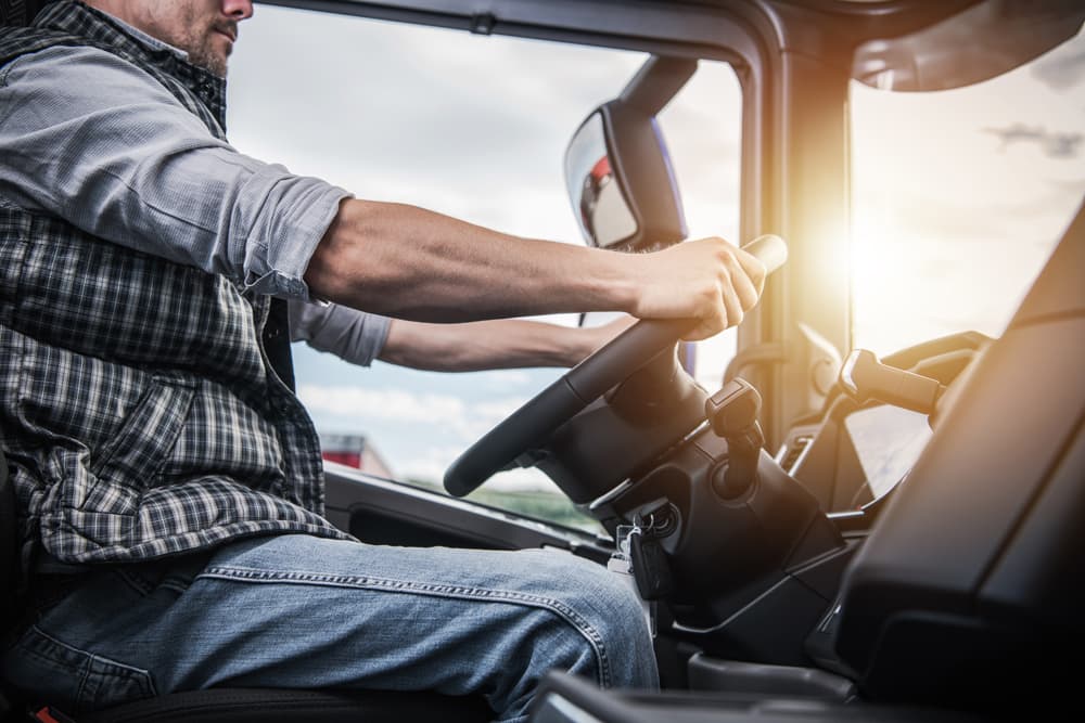 F LKW-Fahrer 1 neu (jpg) | Motiv ©Tomasz Zajda - Fotolia.com | © Fotolia.com, April 2019 F LKW-Fahrer 1 neu (jpg) | Motiv ©Tomasz Zajda - Fotolia.com | © Fotolia.com, April 2019