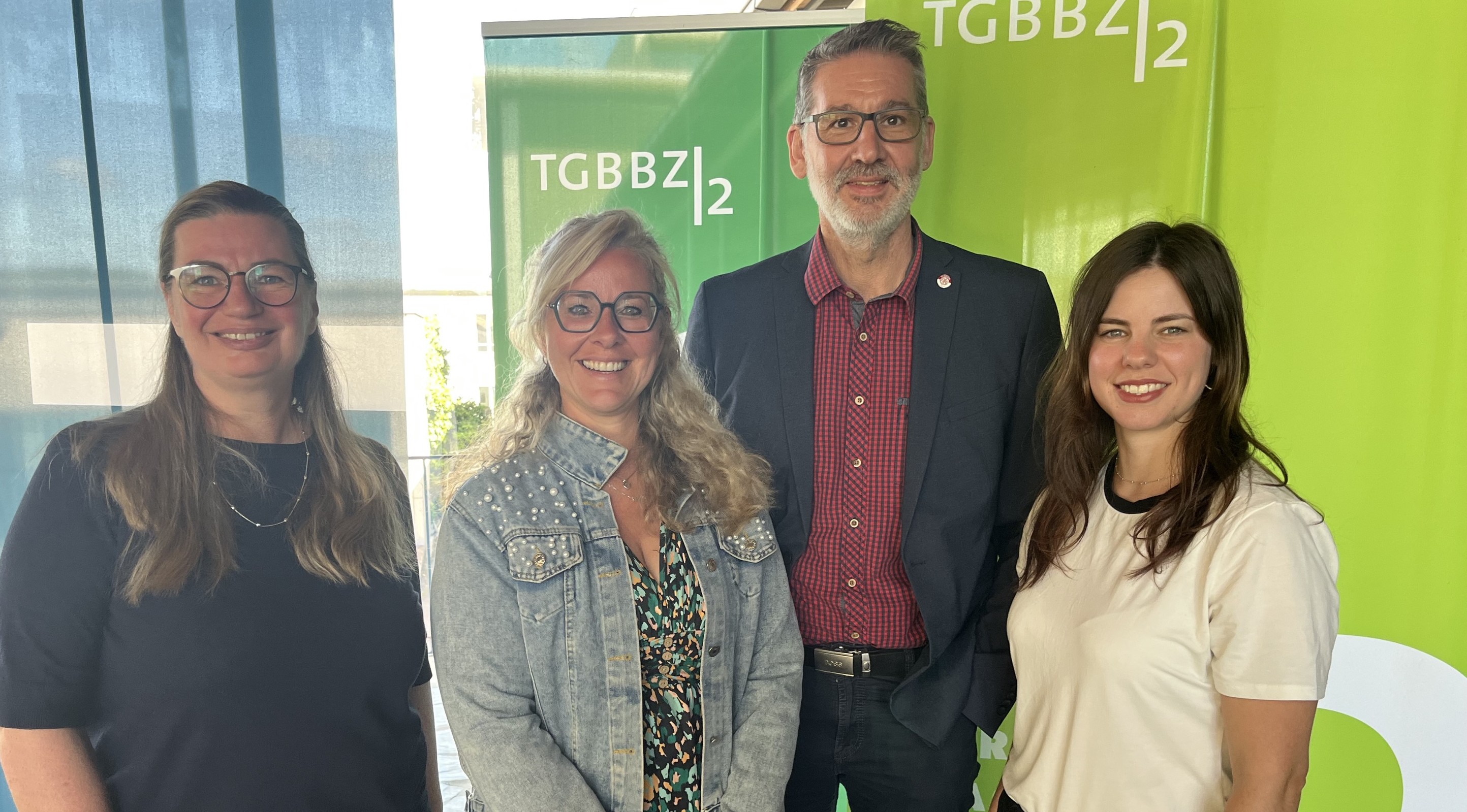 Das Konzept der neuen Sprachkurse wurde erarbeitet durch (von links) Sigrid Wolf, Abteilungsleiterin für das Gastgewerbe am TGBBZ 2 Saarbrücken, Karen Himbert vom BAMF, Stephan Wagner, Ausbildungsberater der IHK Saarland, und Veronika Lomparski von der Sprachschule Berlitz.